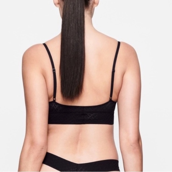 SKIMS Onyx mesh bralette with logo design all over - Picture 2 of 7